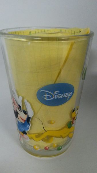 LöwenSenf Disney Sammelglas   Goofy, Micky und Minnie Maus und Pluto spielen Ball