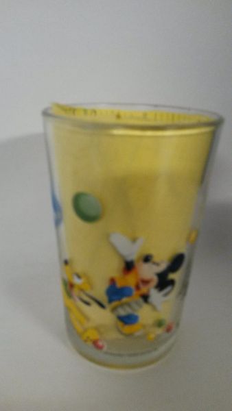 LöwenSenf Disney Sammelglas   Goofy, Micky und Minnie Maus und Pluto spielen Ball