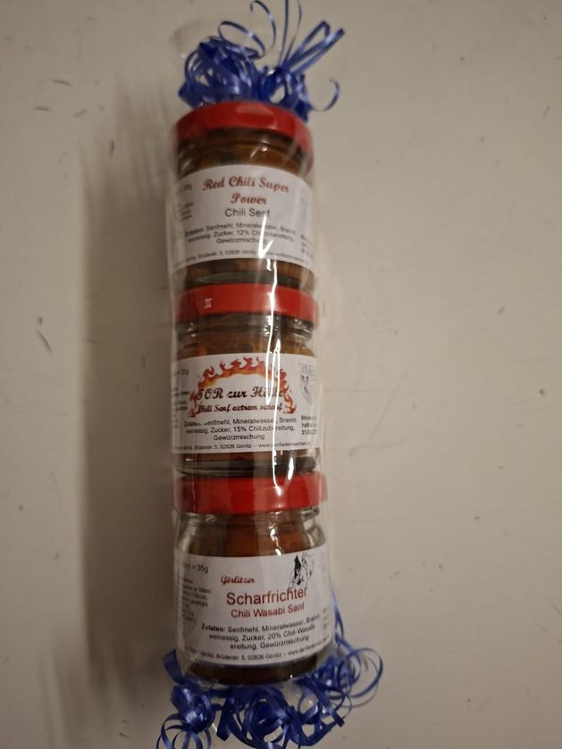 scharfer Dreier   3 x 25 ml  Chili Senf in der hübschen Rolle ( sehr scharf)